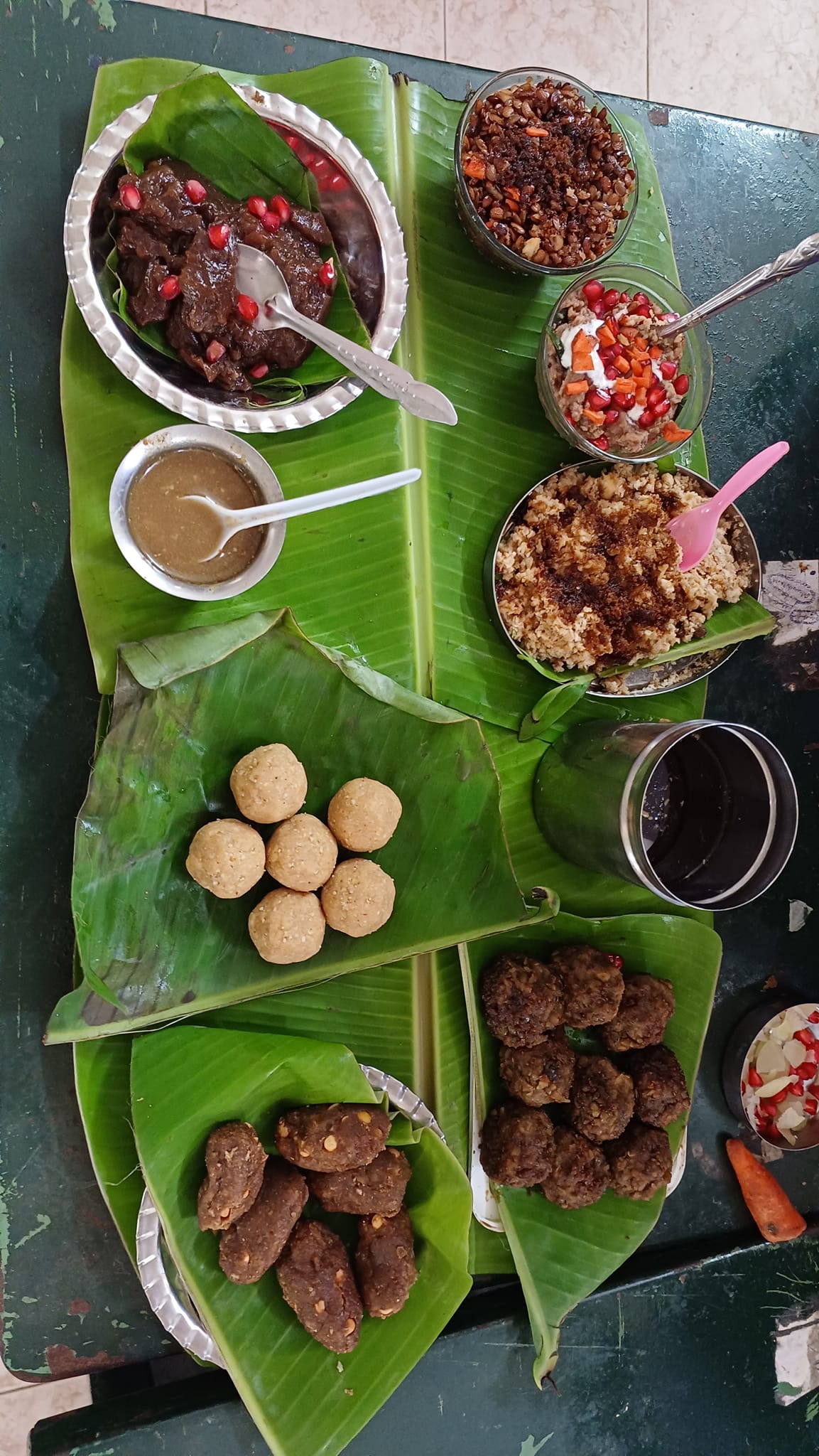 பாரம்பர்ய திண்பண்டங்கள் கிடைக்கும்