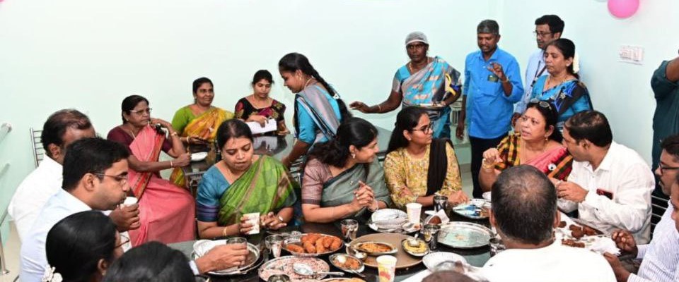 இலங்கை பெண்கள் திறந்துள்ள உணவகம்