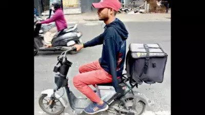 ஒரு கை இல்லாத ஸ்விக்கி ஊழியரின் தன்னம்பிக்கை